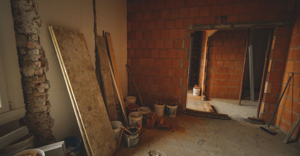 DIY vs Hiring a Contractor: When to Do It Yourself