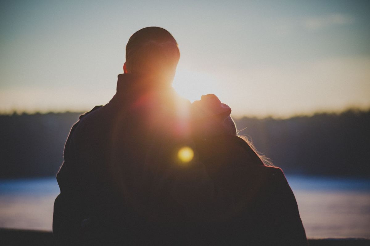 Communication in Early Dating: What to Say and When