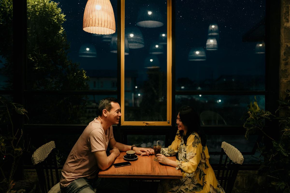 Online Dating Profile Tips: Standing Out Authentically