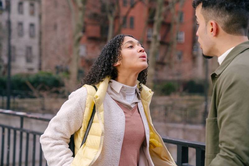 Reading Body Language on Dates: Genuine Signals Worth Understanding